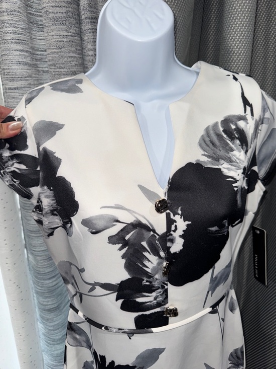 Stella & Julie- NWT Black & White Floral Sheath Dress Size 6 - Picture 5 of 14